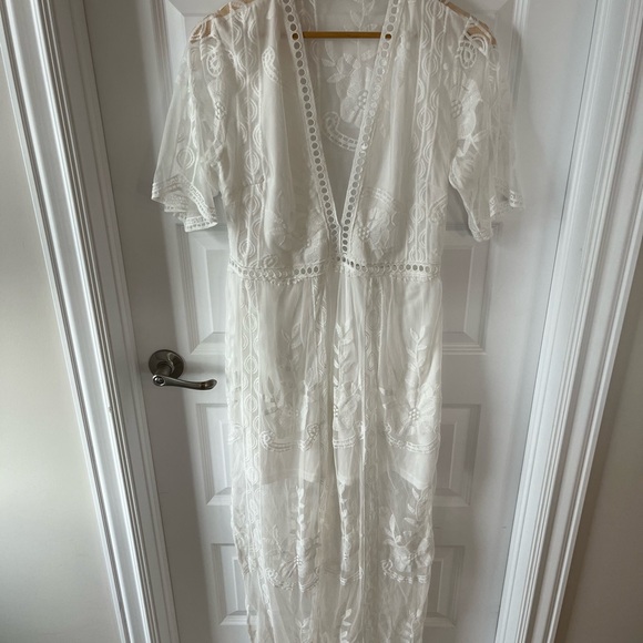 Long lace dress - Picture 2 of 2